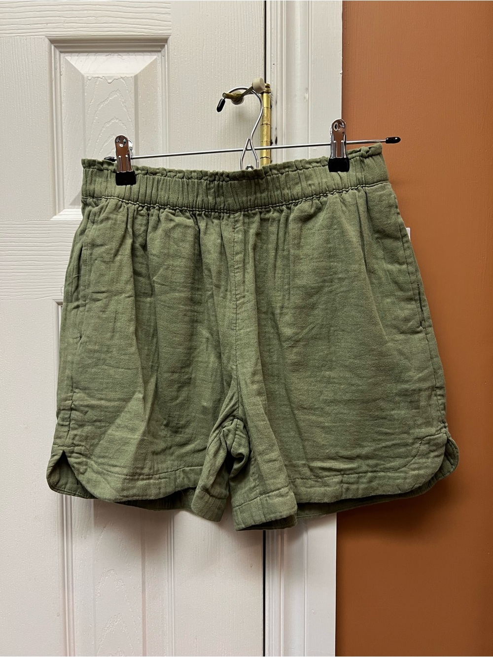 Old Navy Olive Green Athletic Linen-Blend Shorts